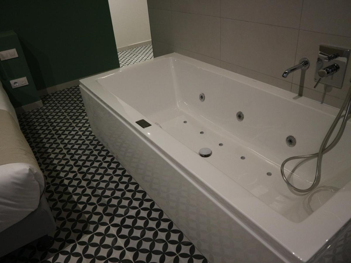 You&co. Quart Boutique 3* Valence